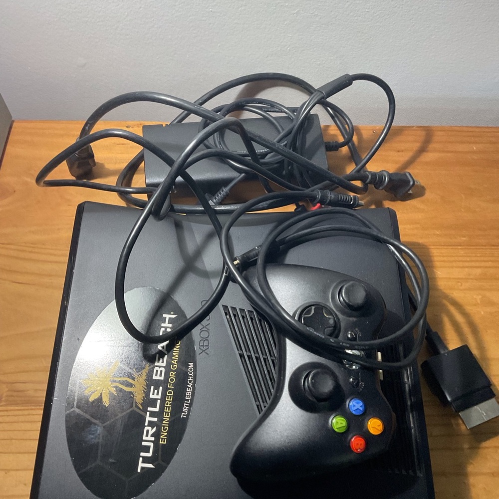 Xbox 360 (Mint condition) all games shown & Wireless Controller Xbox Kinect 360